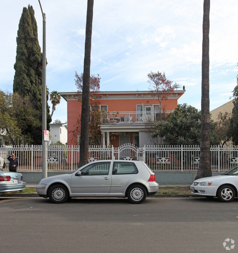 Building Photo - 1522 Winona Blvd