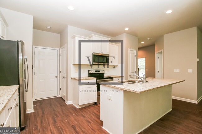Building Photo - 133 Avonwood Cir