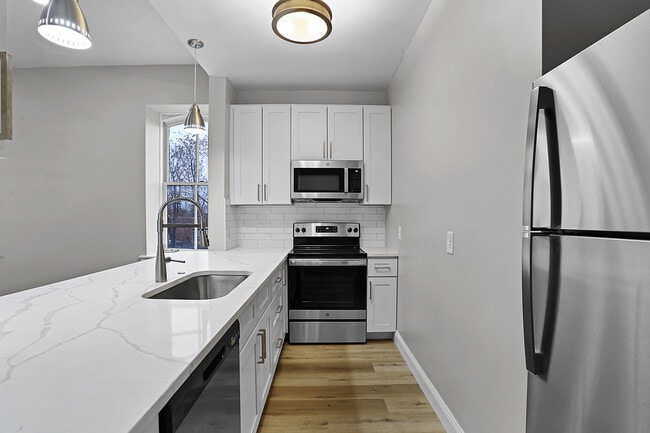 Building Photo - 2022 S 11th St