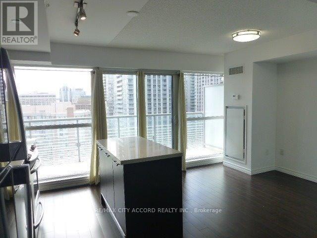 Photo du bâtiment - 386 Yonge St