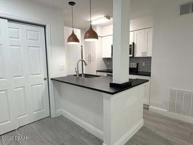 Foto del edificio - 1401 S Palmetto Ave