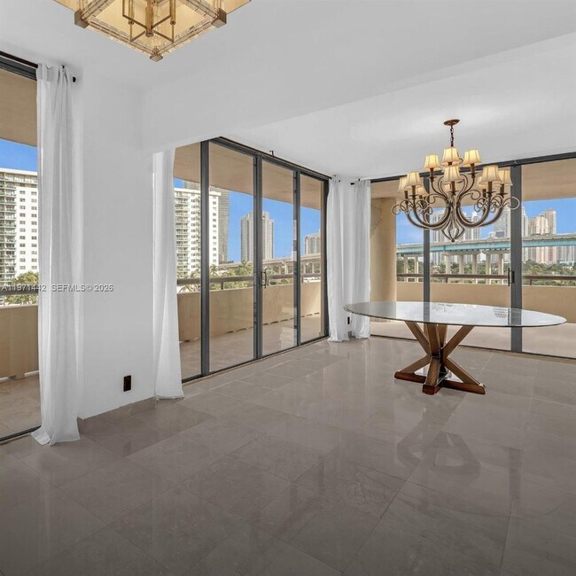 Foto del edificio - 19355 Turnberry Way