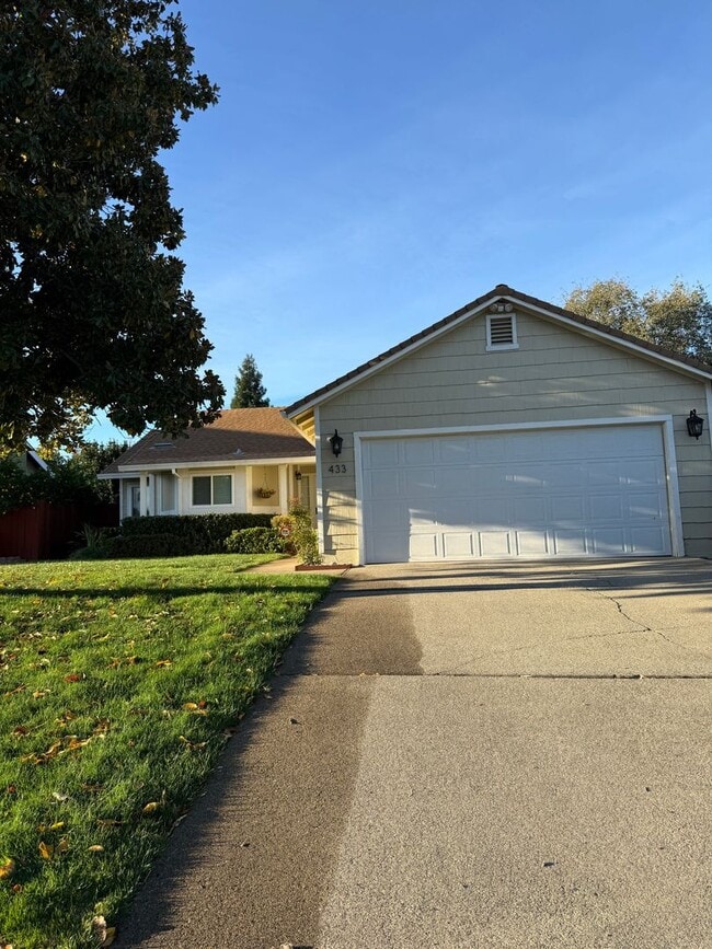 Building Photo - Charming 2-bedroom, 2-bathroom home locate...