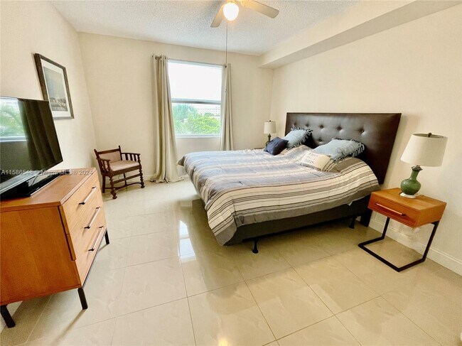 Foto del edificio - 17150 N Bay Rd