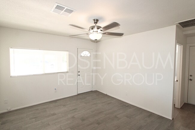 Foto del edificio - Charming 2-bedrooms, 1-bath home in the he...