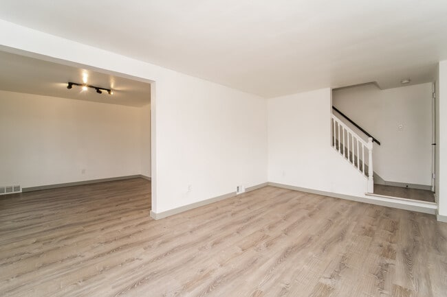 Building Photo - 1419 Overdale Dr