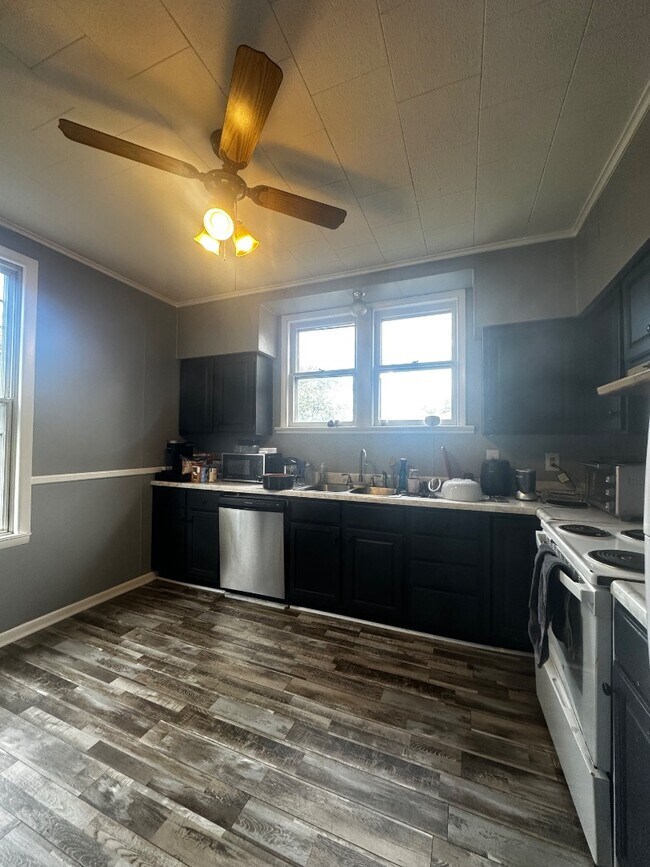 Foto del edificio - 829 Stewart St