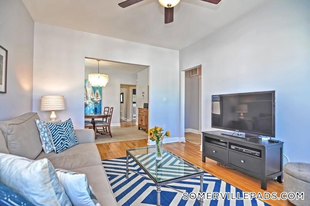 Foto principal - 154 W Adams St