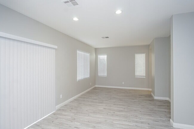 Foto del edificio - 7942 Imperial Treasure St