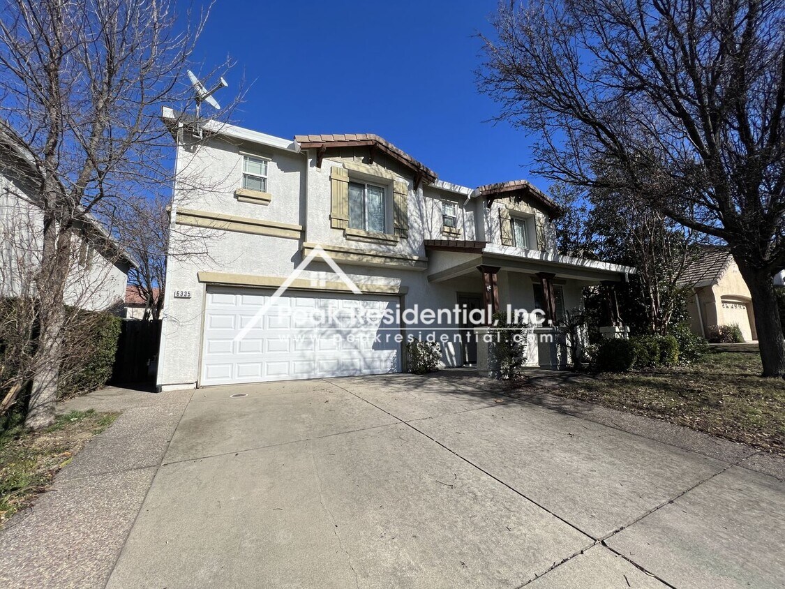Foto principal - Spacious 4bd/2.5ba Rocklin Home with 2 Car...