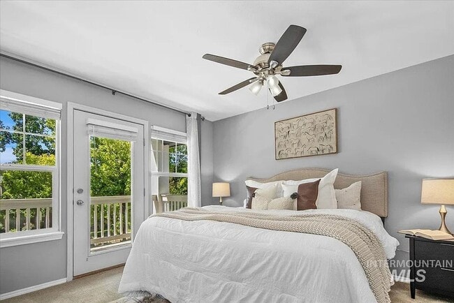 Building Photo - Charming 3 bedroom 2.5 bathroom in Desirable Area!