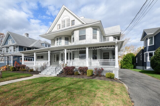 Foto del edificio - 64 Harding Rd