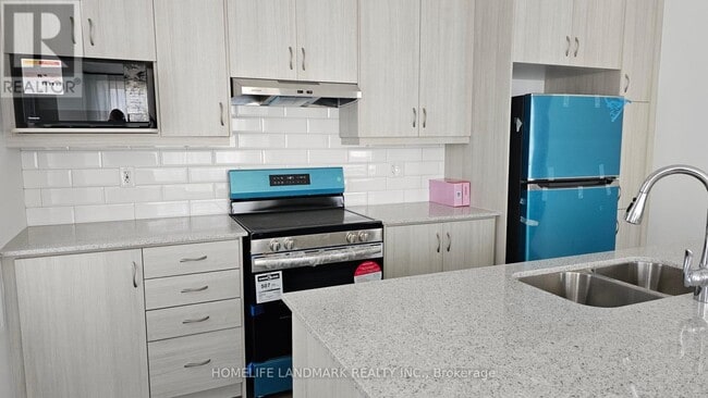 Building Photo - 402 Berczy Grn Dr