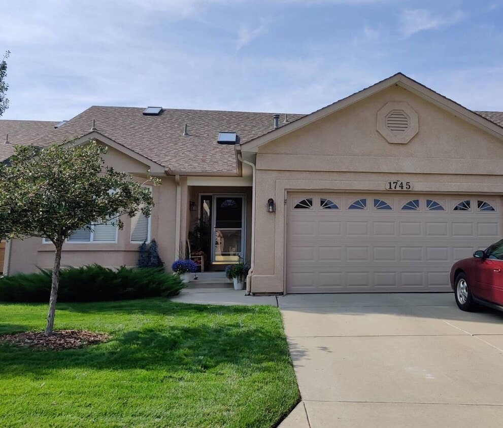 Beautiful 4 bedroom AND office patio home in established neighborhood in Monument! - Beautiful 4 bedroom AND office patio home in established neighborhood in Monument!