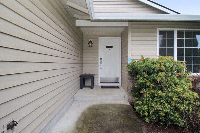 Building Photo - 601 SE 71st Ave