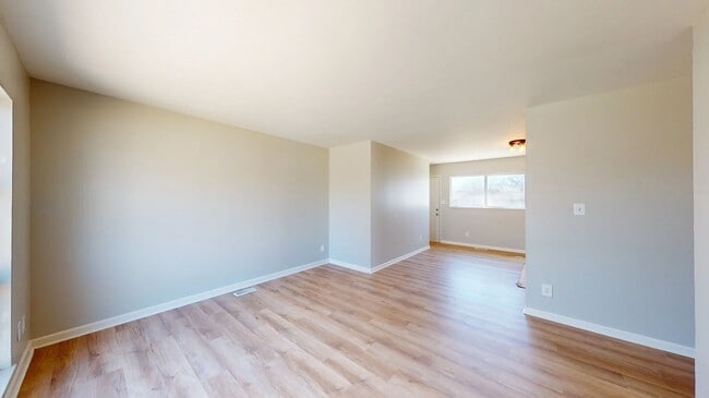 Building Photo - Newly renovated 3 bed 1 bath house