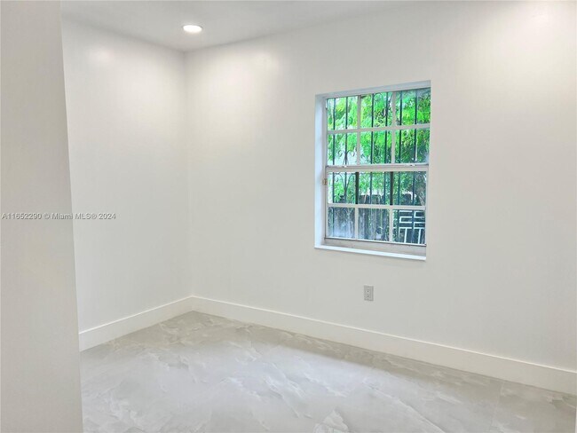 Foto del edificio - 1717 NW 15th Street Rd