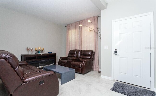 Foto del edificio - 1784 Chatsworth Cir