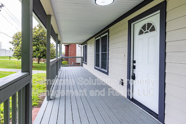 Building Photo - 919 Oak Meadow Dr