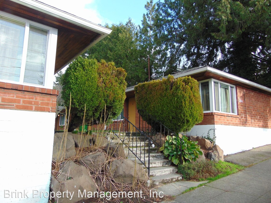 Primary Photo - 2800 NE 55th St