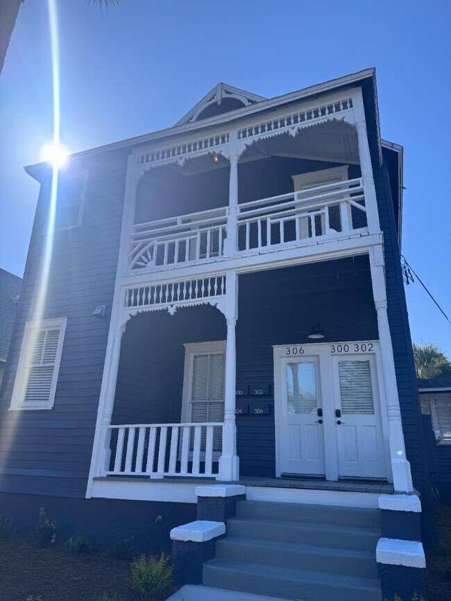Foto del edificio - 300 E 3rd St