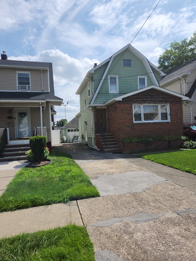 house front - 123 Woodland Ave