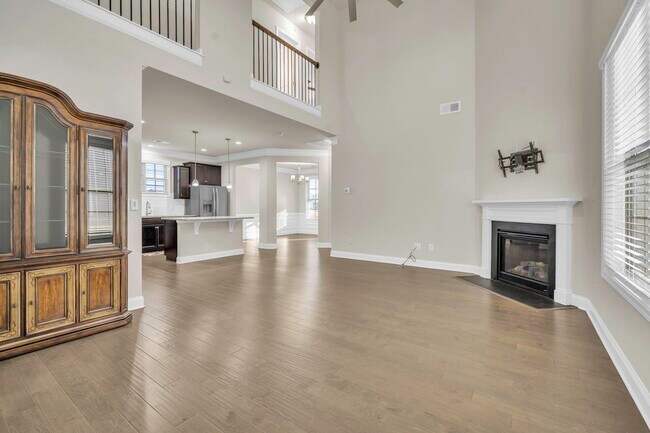 Foto del edificio - 222 Raleighwood Ln