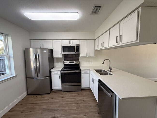 Foto del edificio - 506 Augustine Dr