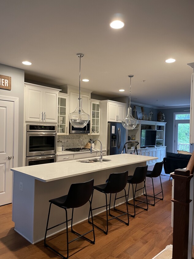 Open kitchen and dining rooms - 4638 Woodberry St