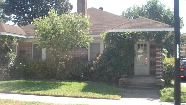 Building Photo - 1024 Fugate St