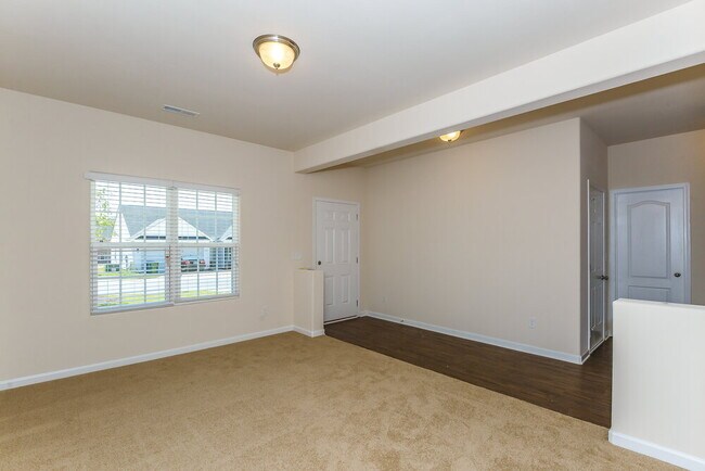 Building Photo - 1521 Waylon Ave