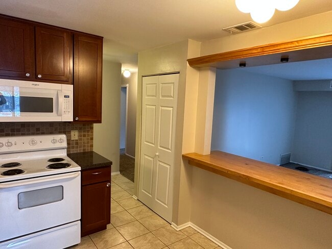 Building Photo - 2300 Beau Monde Ln