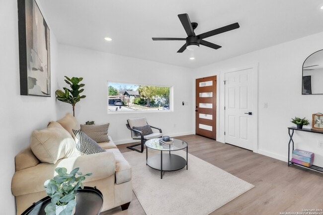 Building Photo - 1118 Shadwell Dr