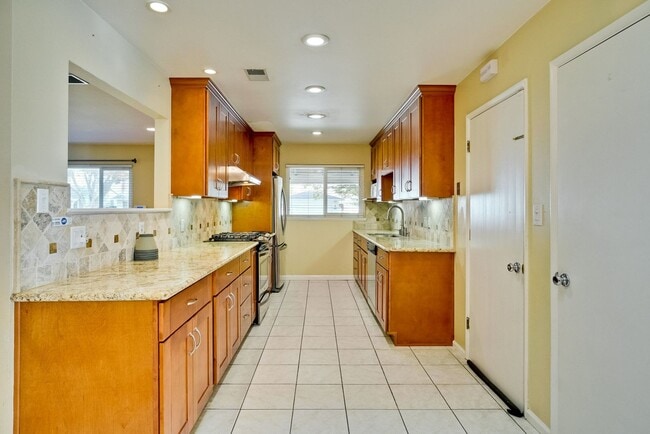 Building Photo - Spacious 4 B D/2 BA with office-Neighborhood: West San   Jose $4800