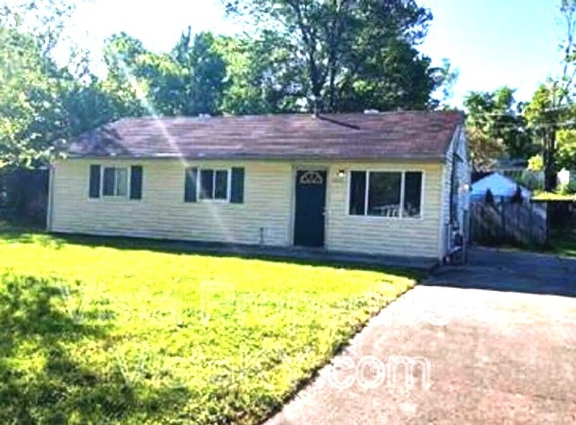 Photo - 4BR, 1 BA home in Shively with Large fenced yard! 4816 Andalusia Ln., Louisville, KY 40272