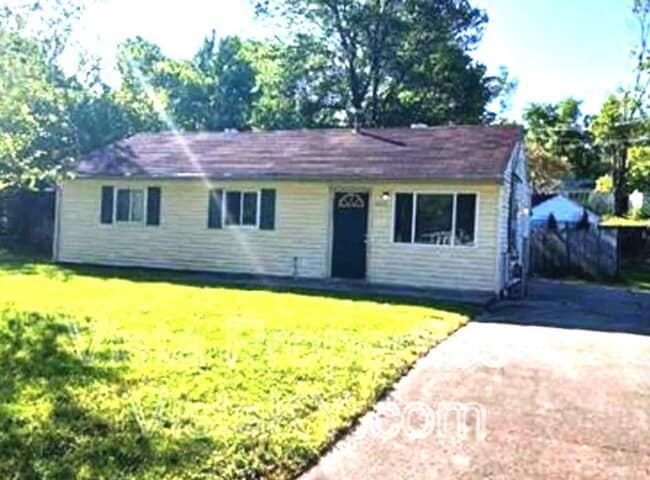 Photo - 4BR, 1 BA home in Shively with Large fenced yard! 4816 Andalusia Ln., Louisville, KY 40272