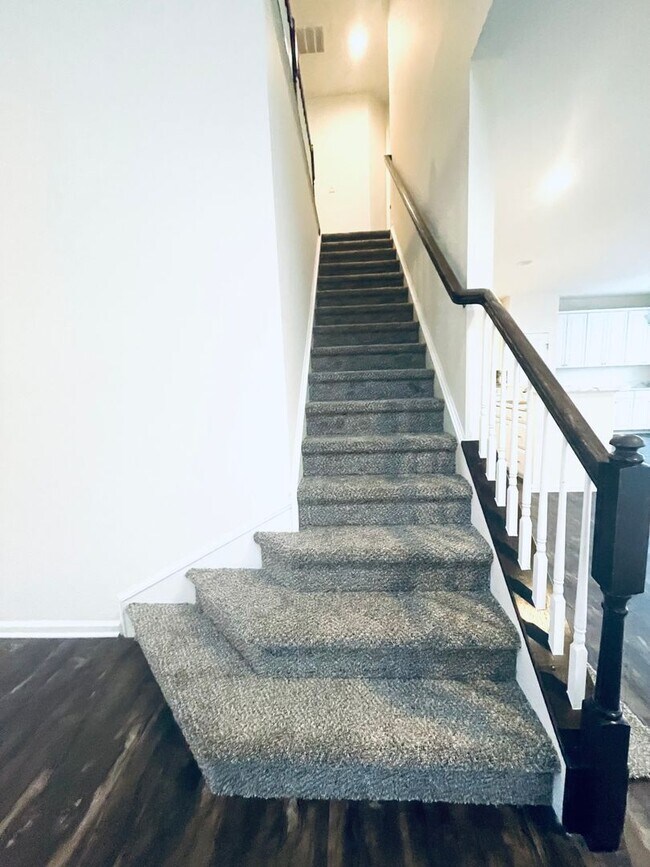 Foto del edificio - Beautiful 3BR 2.5BA Home w/ Pool & Fitness Access• In-Unit Laundry • Deck in Dublin