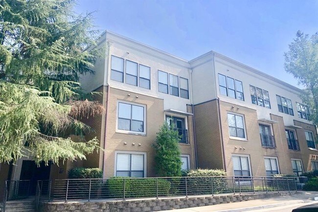 Foto del edificio - 821 Ralph McGill Blvd NE