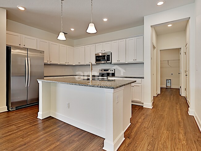 Building Photo - 398 Sandstone Dr