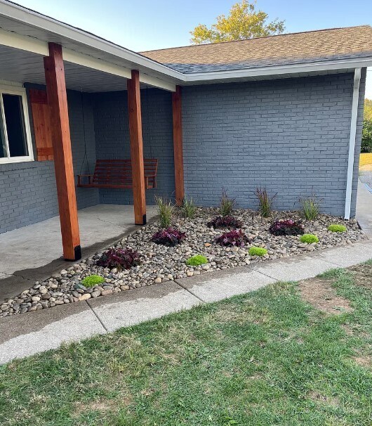 Front covered porch with swing - 2751 Hart Rd