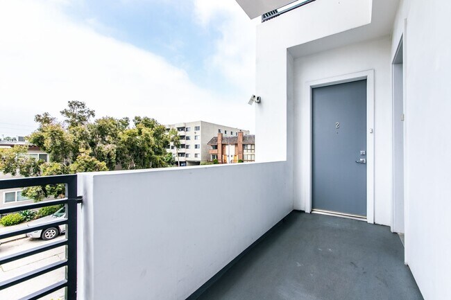 Building Photo - 5832 Tujunga Avenue