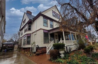Building Photo - 222 Norwood Ave
