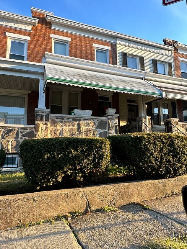 Primary Photo - Affordable row home in Catonsville!
