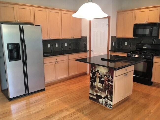 Foto del edificio - 3 Bedroom Home in Renton Highlands close t...