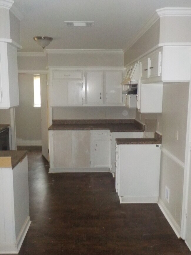 Building Photo - 6609 Blue Bird Dr