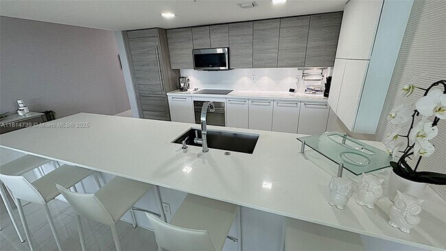 Building Photo - 400 Sunny Isles Blvd