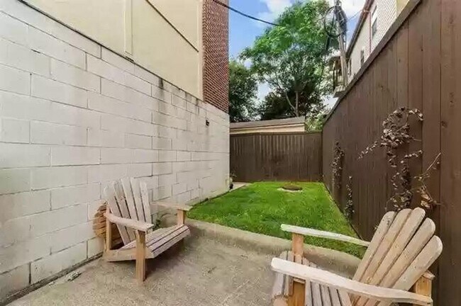 Building Photo - Beautiful Three-Story Corner Condo availab...