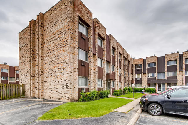 Foto del edificio - 8637 1/2 W Foster Ave