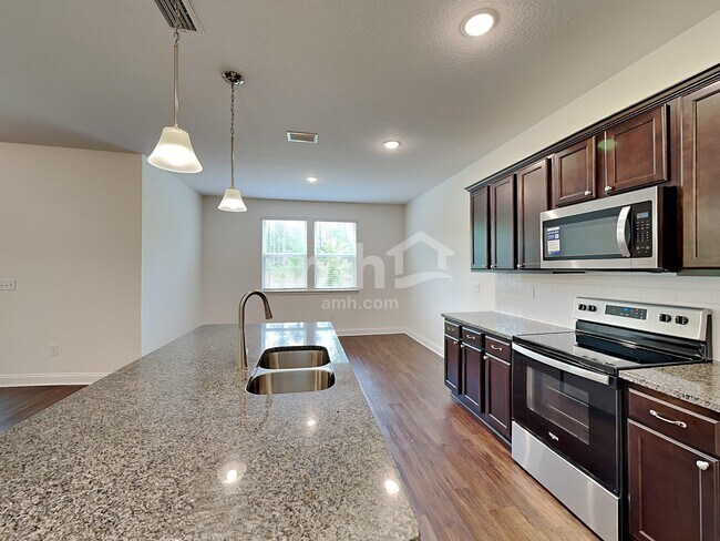 Foto del edificio - 329 Banyan Frst Dr