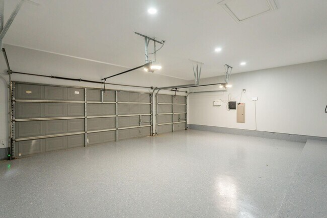 Building Photo - 7728 Saragosa Creek Dr